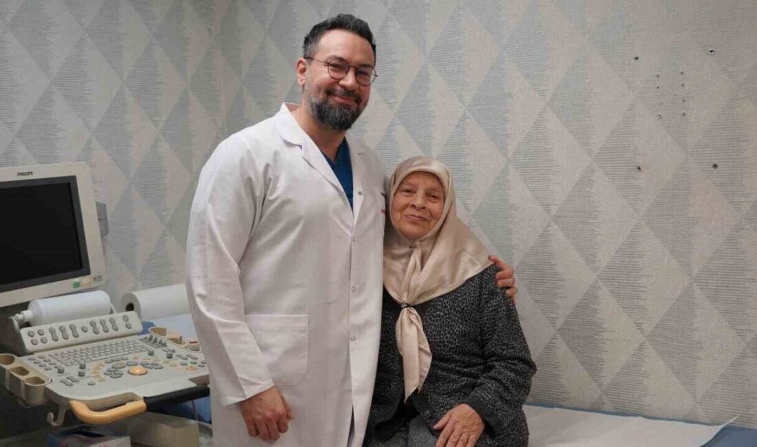 İzmir’de 72 yaşındaki Mübeccel Yapar, nefes darlığı şikayetiyle başvurduğu birçok