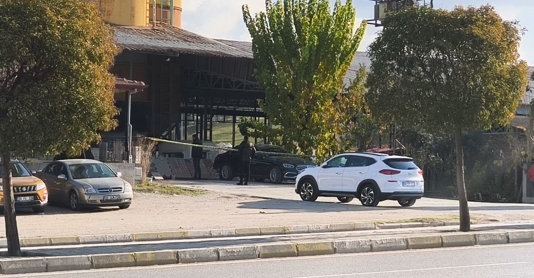 Denizli’nin Pamukkale ilçesinde bir inşaat firmasında yaşanan alacak verecek arbedesi,