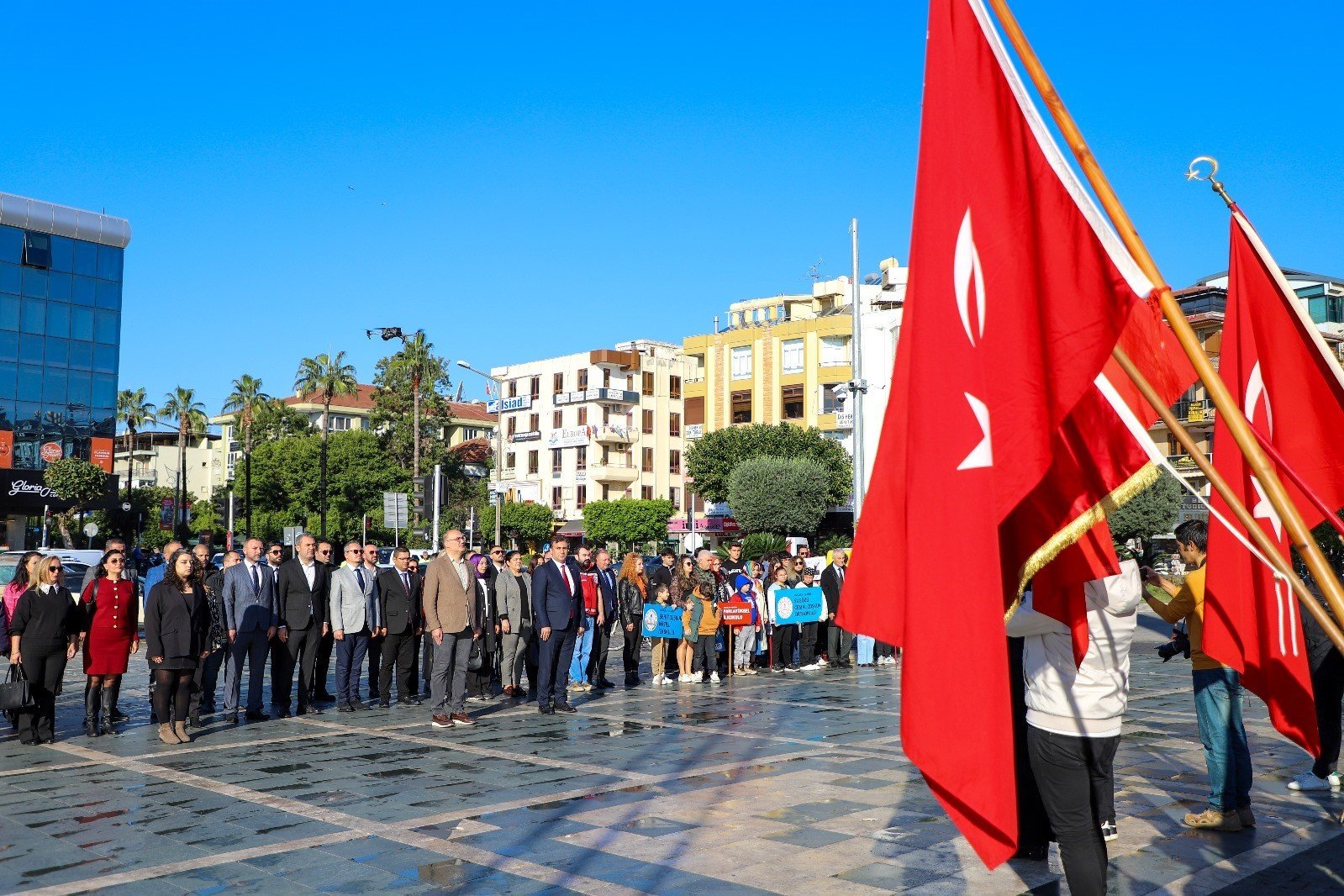 Alanya’da engelli bireyler farkındalık için yürüdü