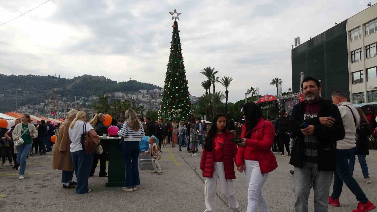 Alanya’da klasik Noel pazarı kapılarını konuklara açtı