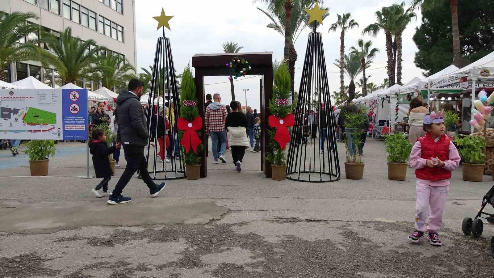 Alanya’da klasik Noel pazarı kapılarını konuklara açtı