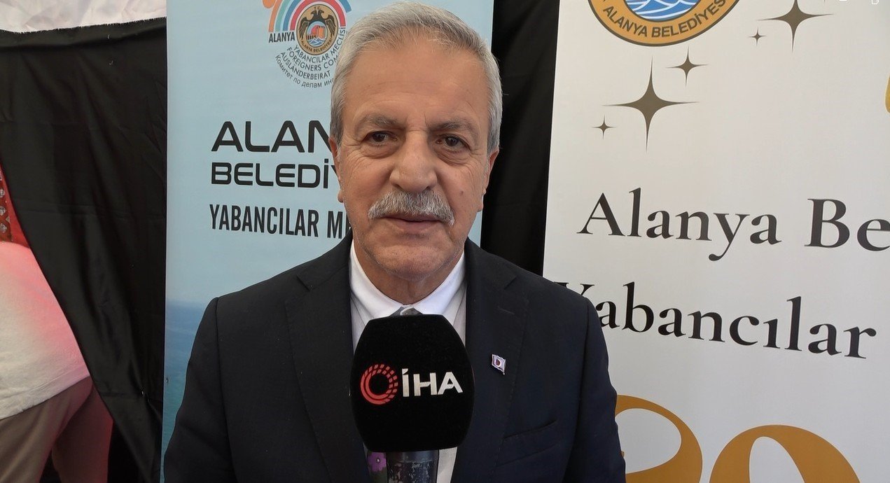 Alanya’da klasik Noel pazarı kapılarını konuklara açtı