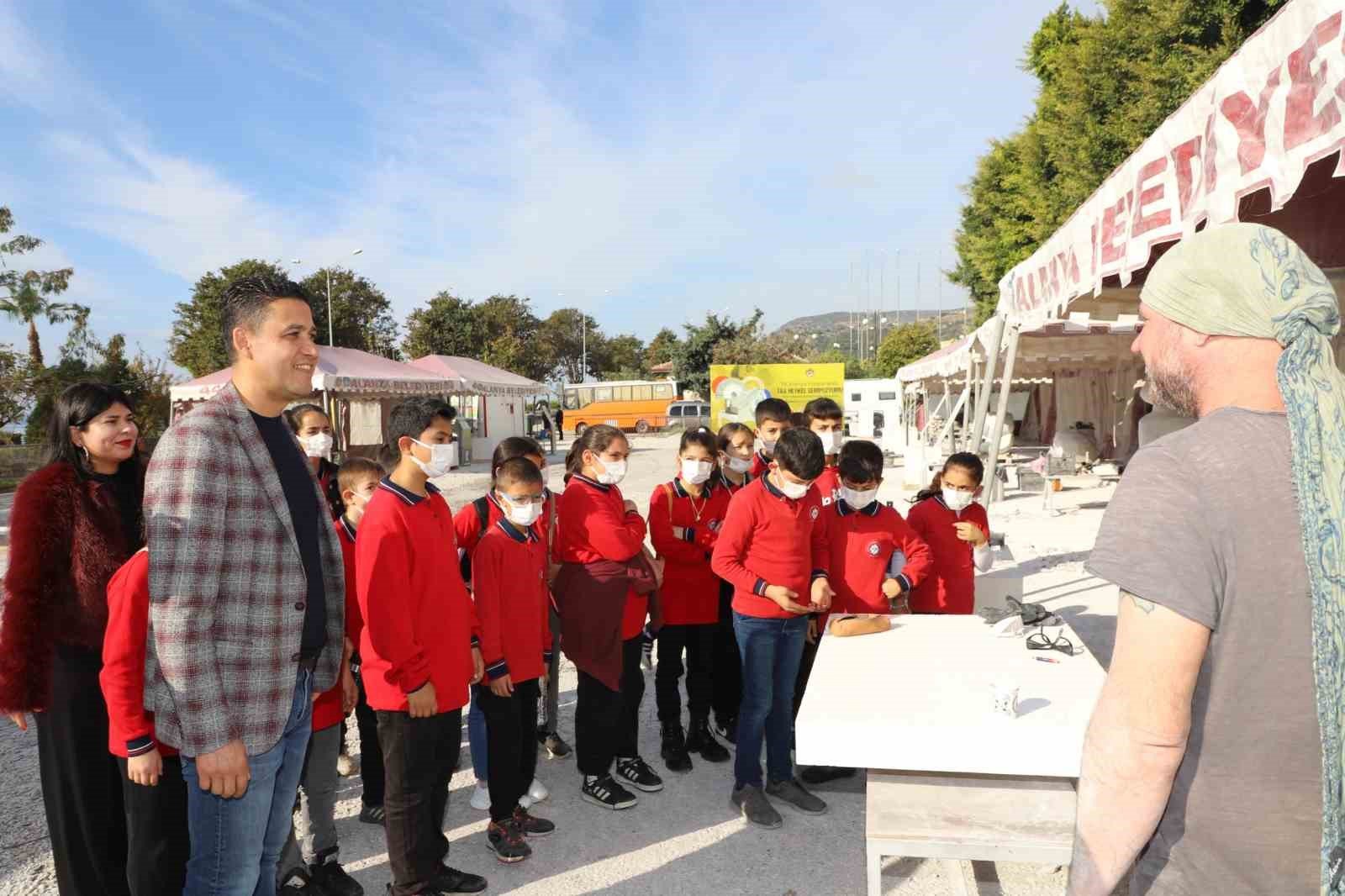 Alanya’da öğrenciler sanatla tanışıyor