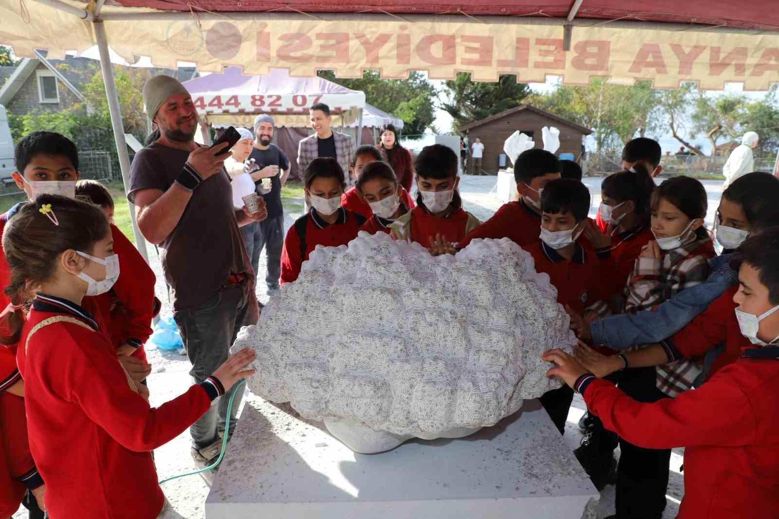 Alanya’da öğrenciler sanatla tanışıyor