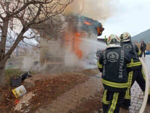 Denizli’nin Çameli ilçesinde tek katlı işyerinde çıkan yangın, kısa müddette
