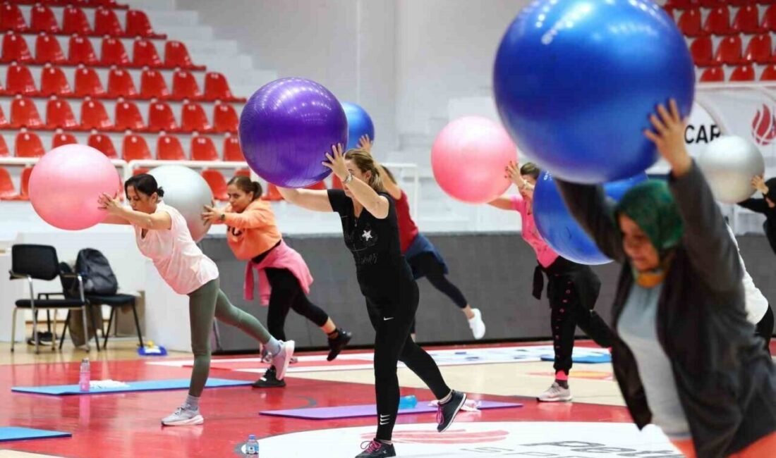 Aliağa Belediyesi Spor Okulları bünyesindeki pilates ve aerobik kurslarında, Aliağa