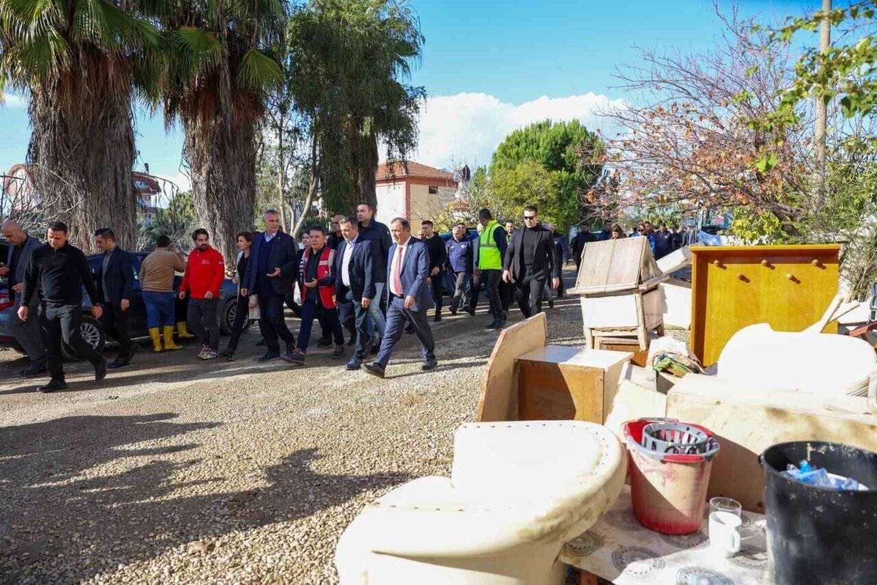 Antalya Büyükşehir Belediye Başkanı Muhittin Böcek’ten Manavgat’a geçmiş olsun ziyareti