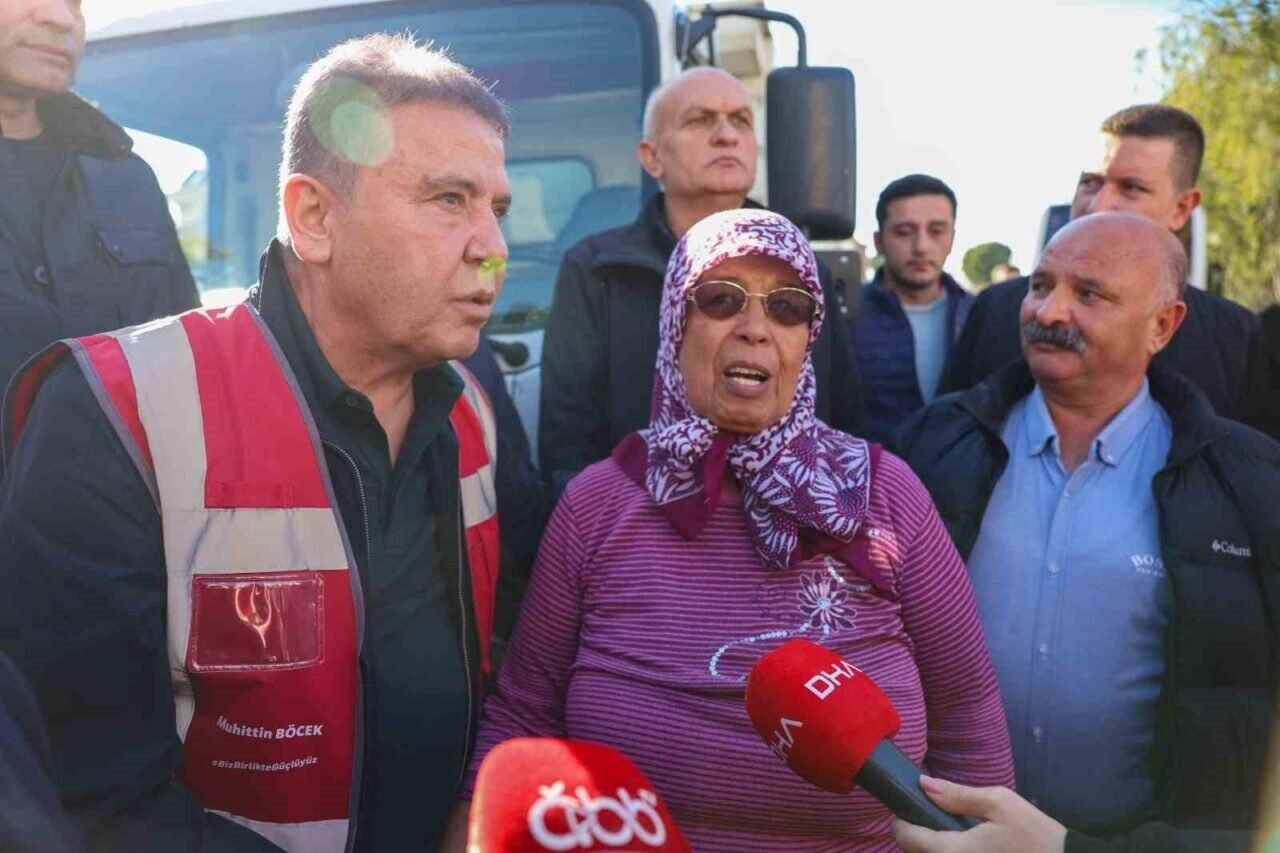 Antalya Büyükşehir Belediye Başkanı Muhittin Böcek’ten Manavgat’a geçmiş olsun ziyareti