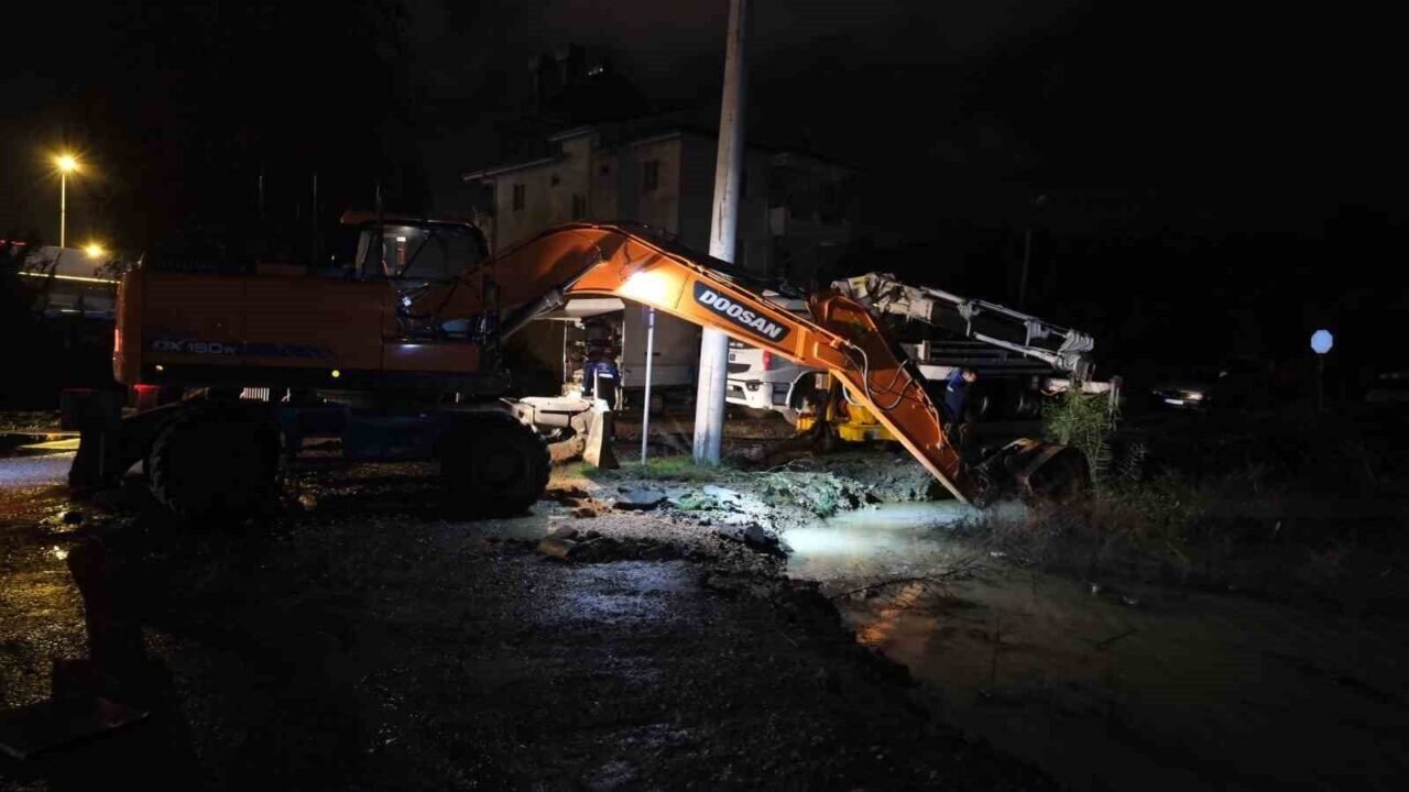 Antalya Büyükşehir Belediye Başkanı Muhittin Böcek’ten Manavgat’a geçmiş olsun ziyareti Antalya Büyükşehir Belediye Başkanı Muhittin Böcek’ten Manavgat’a geçmiş olsun ziyareti