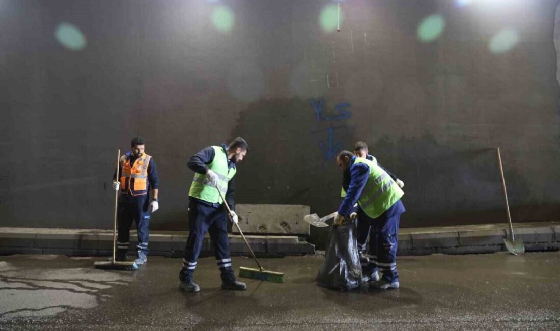 Kuvvetli yağış beklenen Antalya’da belediye ekipleri alt geçitlerde mazgal ve