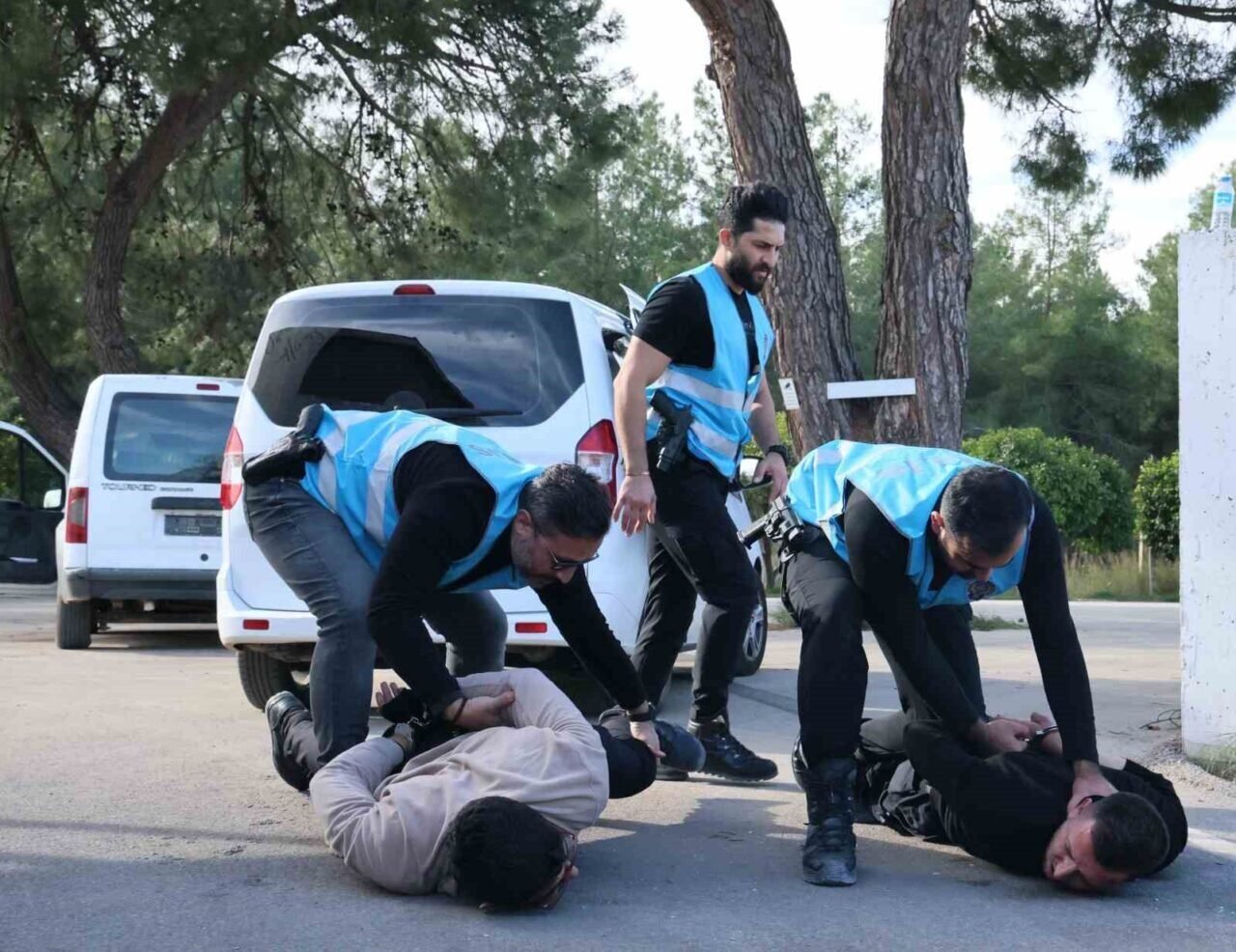 Antalya Emniyeti’nin Lara Corft’u: Eğitiminden geçen polis karanlıkta hedefi 12’den vuruyor