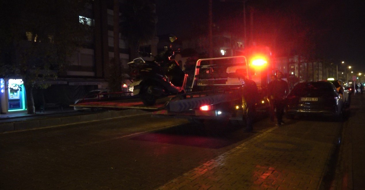 Antalya’da ’dur’ ihtarına uymayan 16 yaşındaki çocuk motosikletle polise çarptı