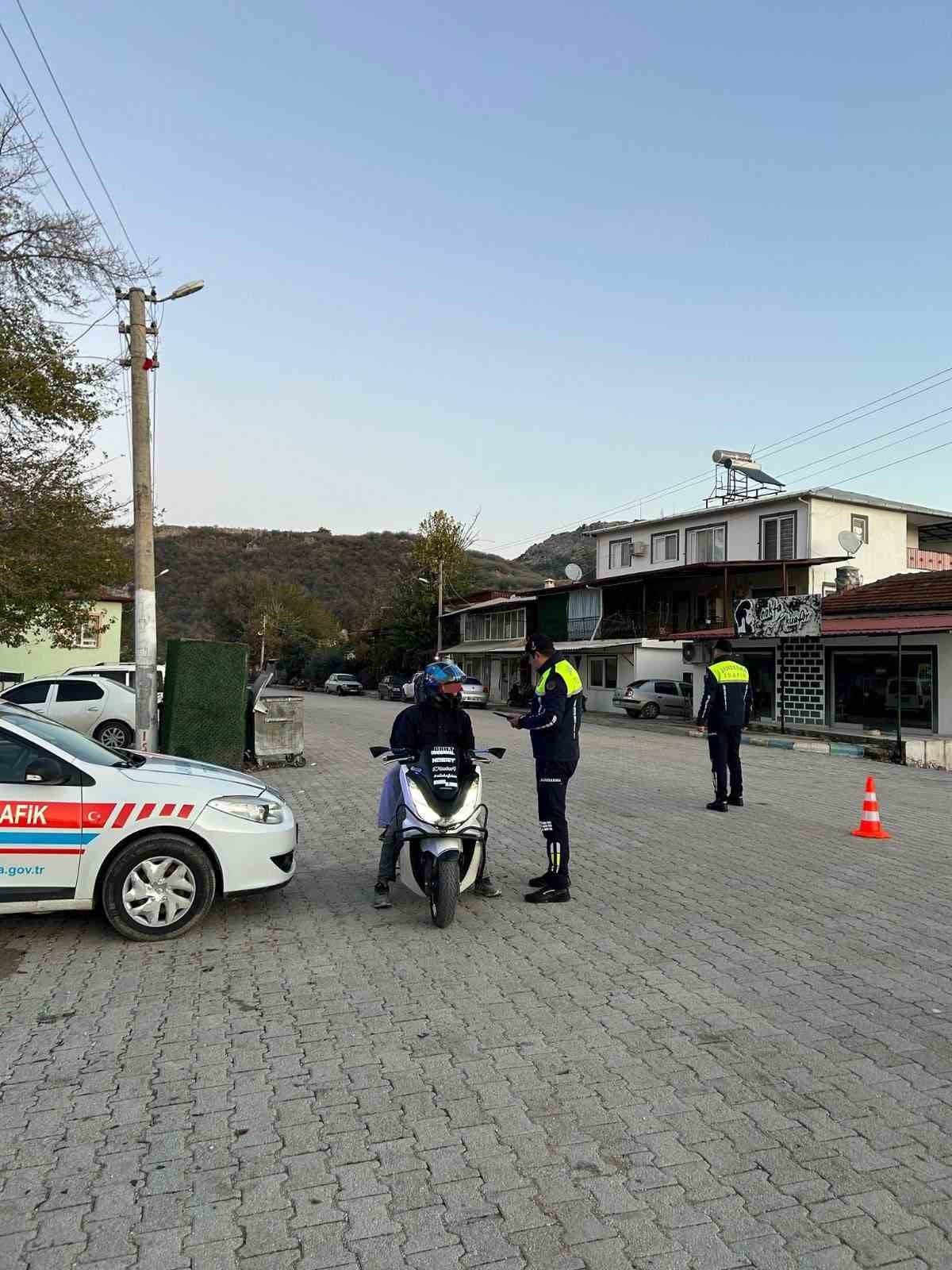 Antalya’da kurallara uymayan motosiklet şoförlerine ceza yağdı