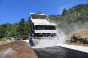Antalya Büyükşehir Belediyesi, 2 yılda 19 ilçedeki kırsal yolları toplam