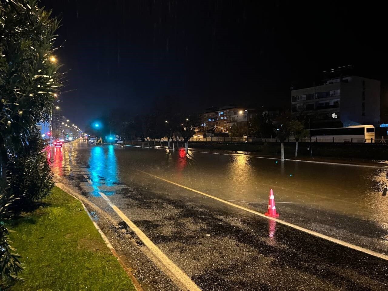 Aydın-İzmir karayolunda sürücüler zor anlar yaşadı