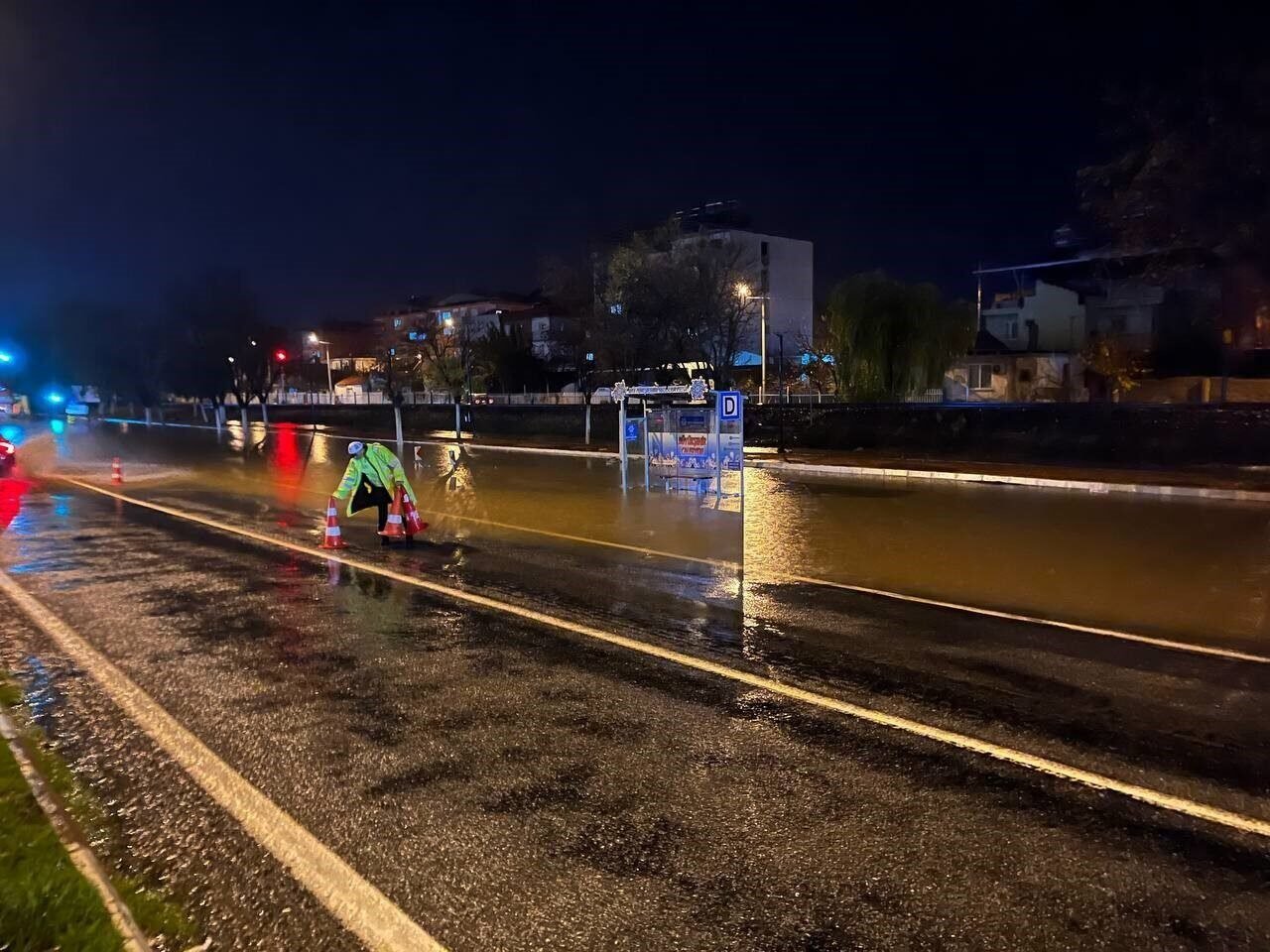 Aydın-İzmir karayolunda sürücüler zor anlar yaşadı