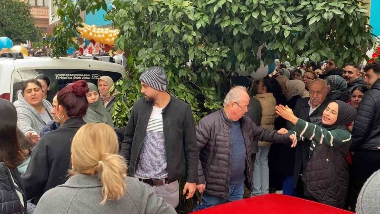 Aydın’da AVM açılışı kaosa dönüştü: Trafik kilitlendi, sıra kavgaları yaşandı