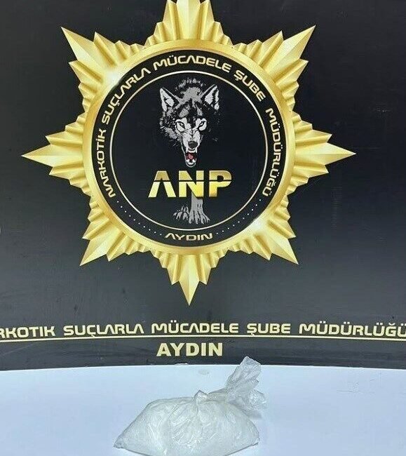 Aydın’da narkotik ekipleri tarafından 2 şüpheli şahsın üzerinde ve aracında
