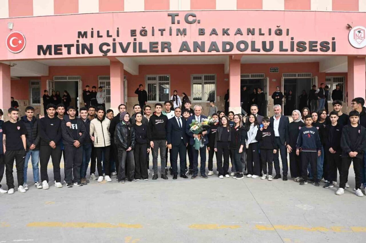 Başkan Kocagöz lise öğrencilerinin projelerini inceledi