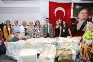 Bayraklı Belediyesi, kadınların sosyalleşmesi, sanatsal yeteneklerini geliştirmesi ve kültürel değerlerin