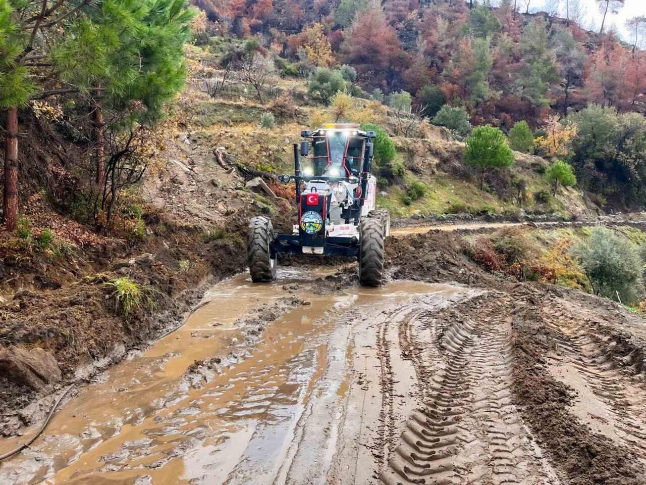 Bozdoğan Belediyesi’nden sağanak mesaisi