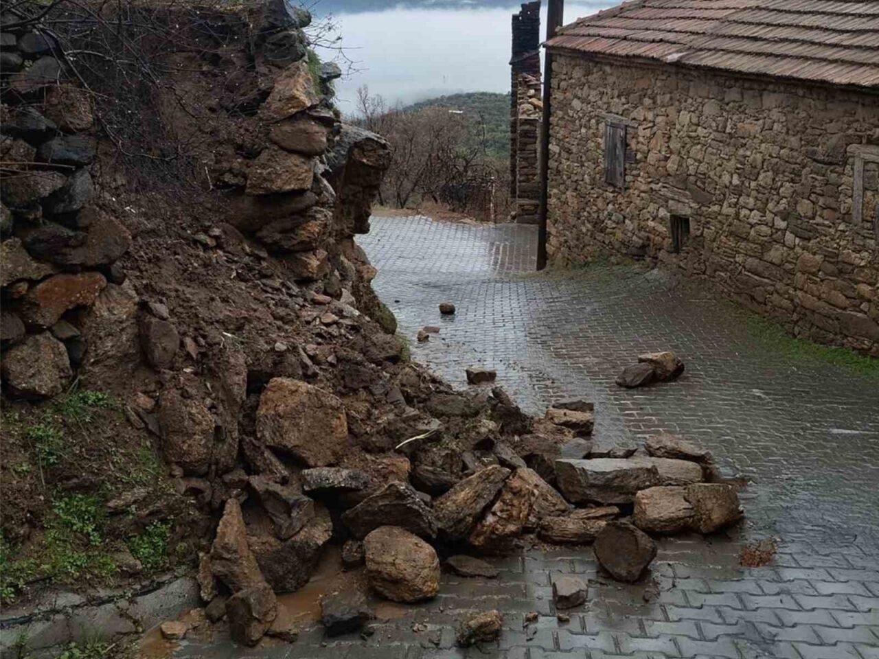 Bozdoğan Belediyesi’nden sağanak mesaisi