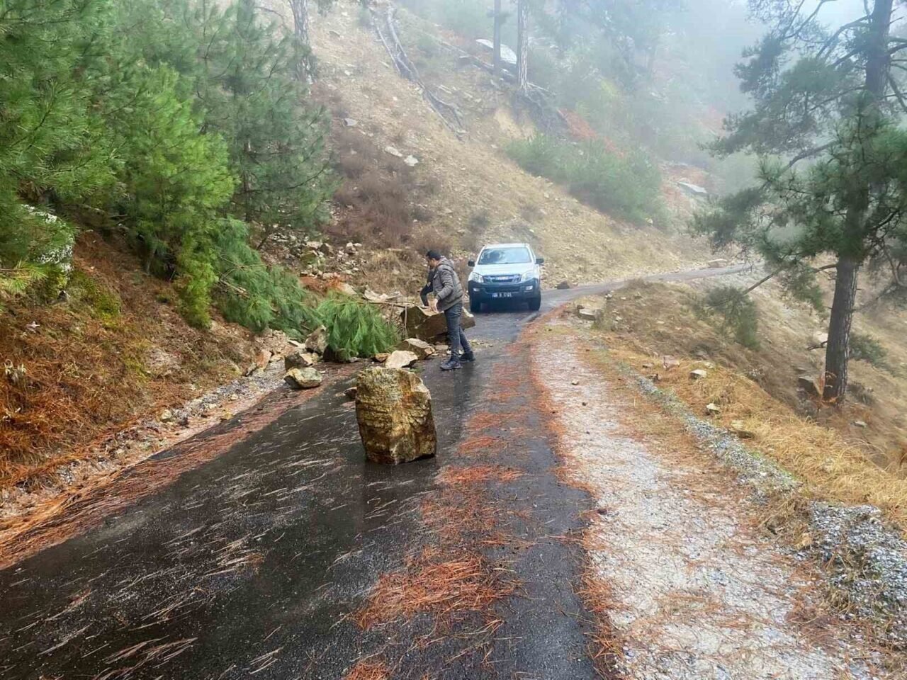 Bozdoğan Belediyesi’nden sağanak mesaisi