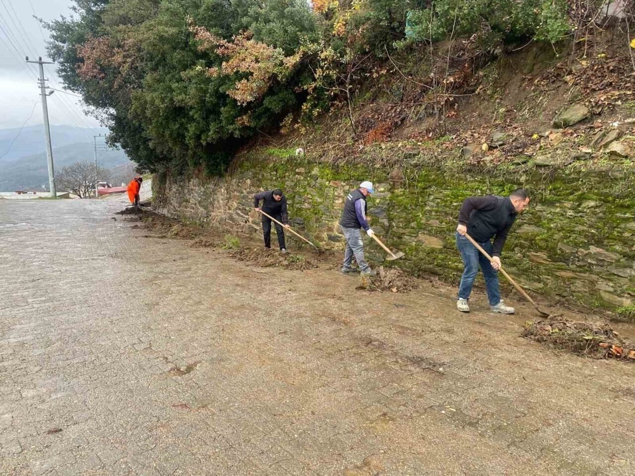 Bozdoğan Belediyesi’nden sağanak mesaisi