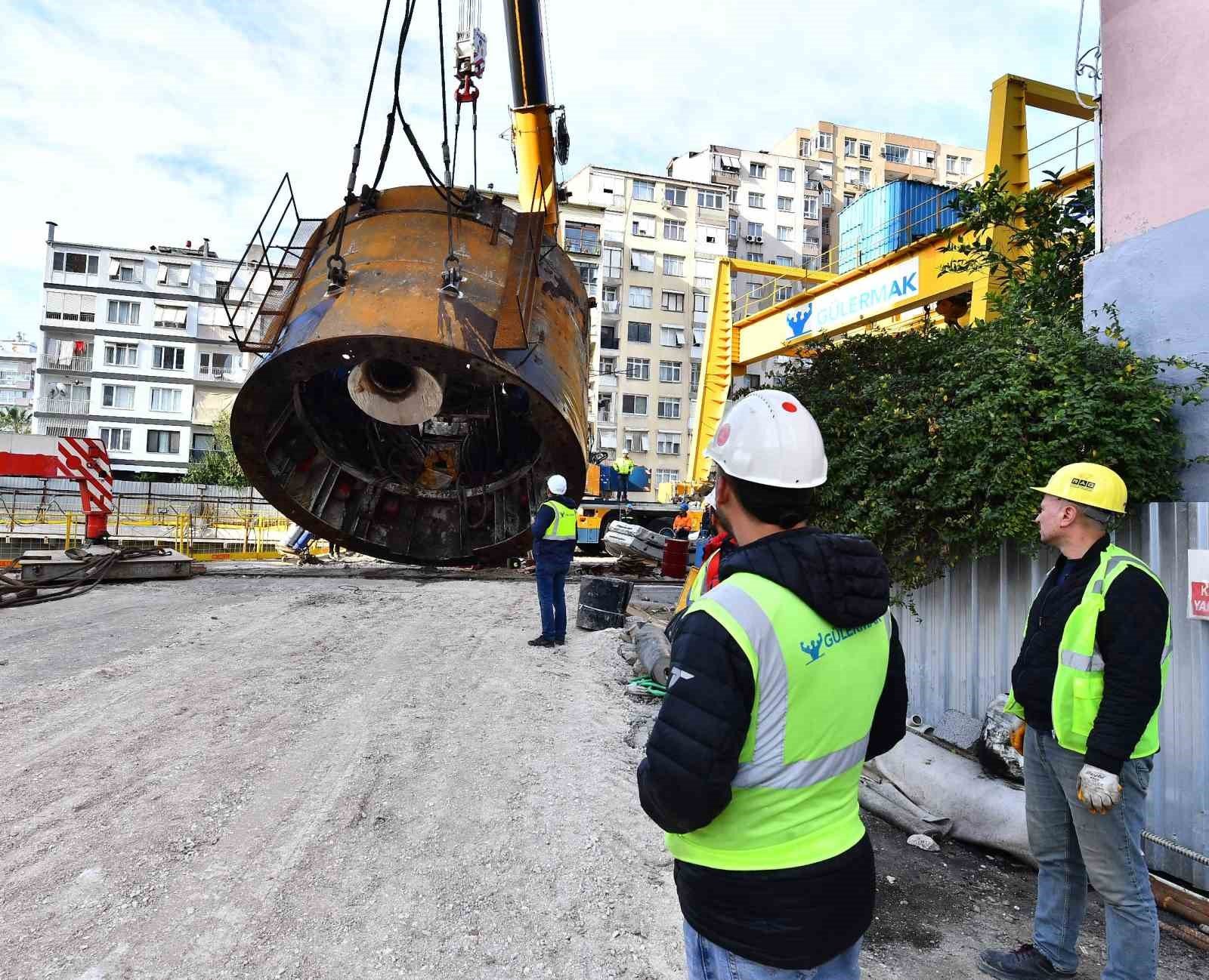 İzmir Büyükşehir Belediyesinin üretimini sürdürdüğü Buca Metrosu’nun tünel hafriyatları sürerken,