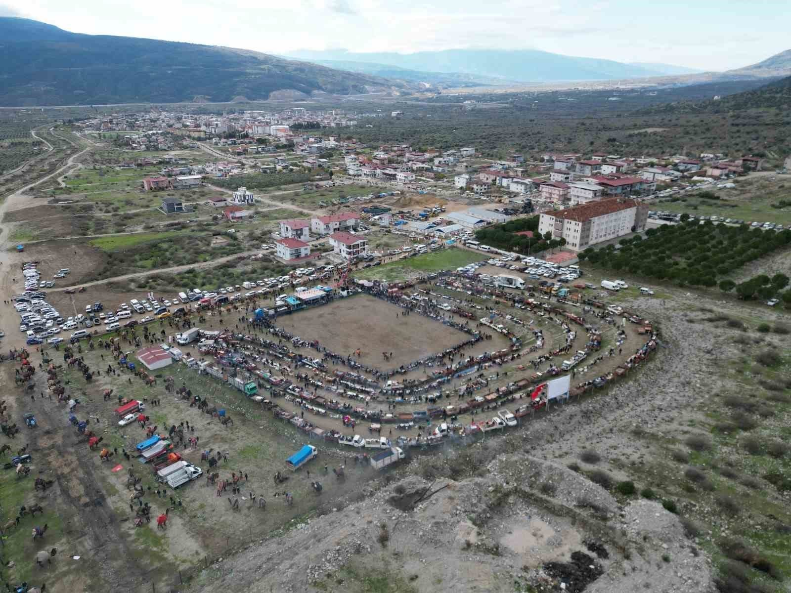 Buharkent Deve Güreşi için hazırlıklar tamamlanıyor