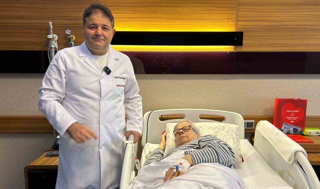 Bel ağrısı şikayetiyle İzmir İktisat Üniversitesi (İEÜ) Medical Point Hastanesi’ne