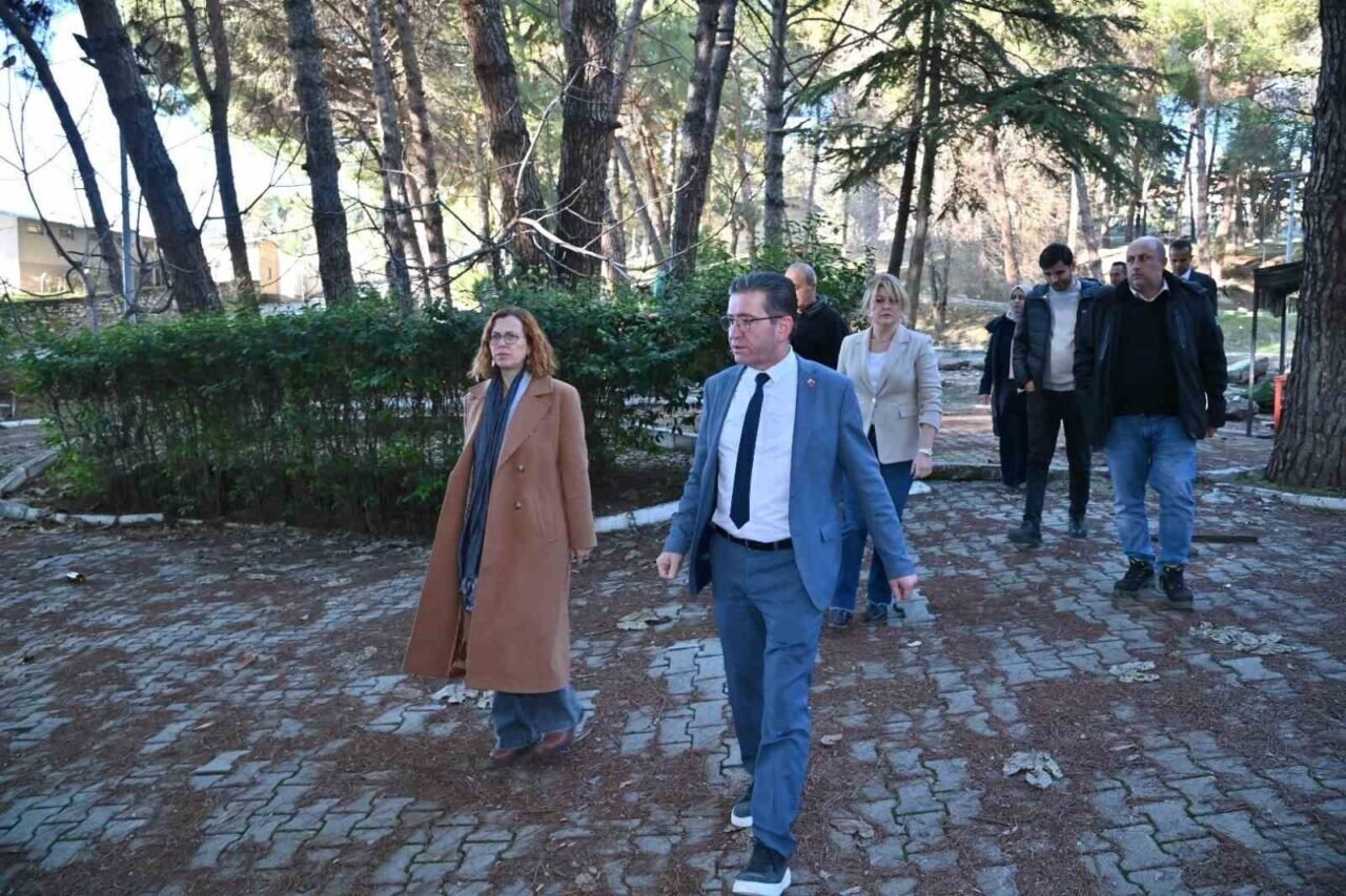 Demirci’de üstyapı çalışmaları tüm hızıyla devam ediyor