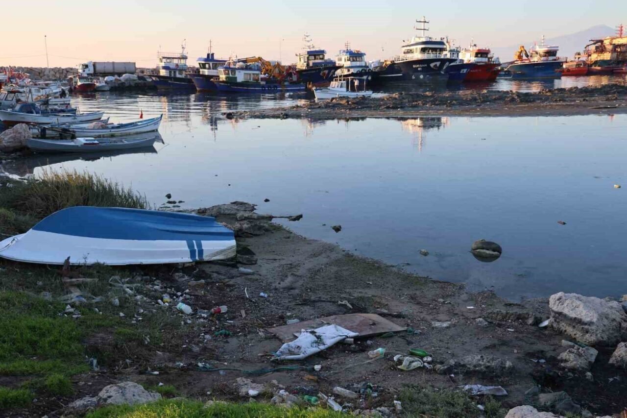 Didim Taşburun Balıkçı Barınağı’nın içler acısı hali görenleri şaşırtıyor