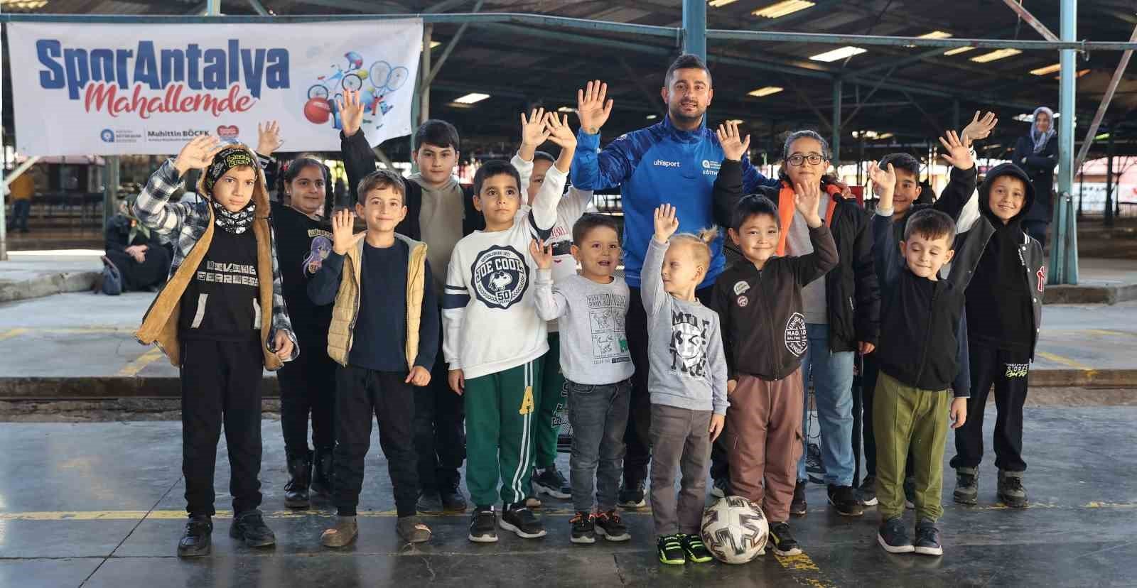 Antalya Büyükşehir Belediyesi’nin "Spor Antalya Mahallemde" aktifliği Kepez ilçesi Dokuma