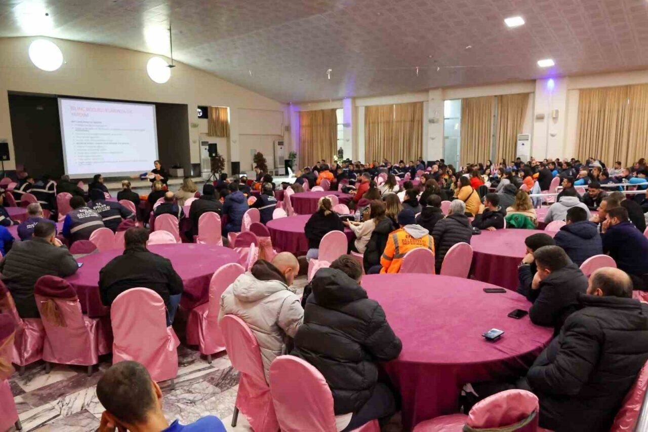 Efeler Belediyesi personeli eğitimlere devam ediyor