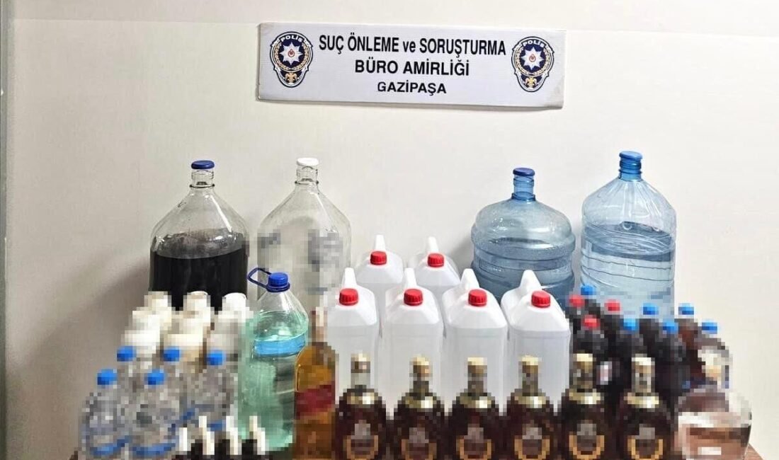 Gazipaşa polisinden kaçak ve sahte alkol operasyonu Antalya’nın Gazipaşa ilçesinde polis ekiplerince yasadışı alkol üretimi ve satışını