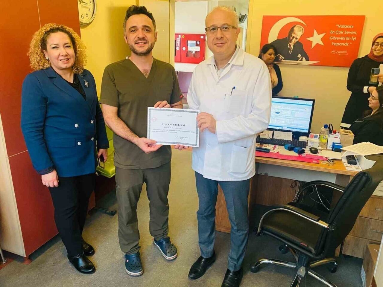 Hastalarından tam not alan sağlık çalışanlarına ödül