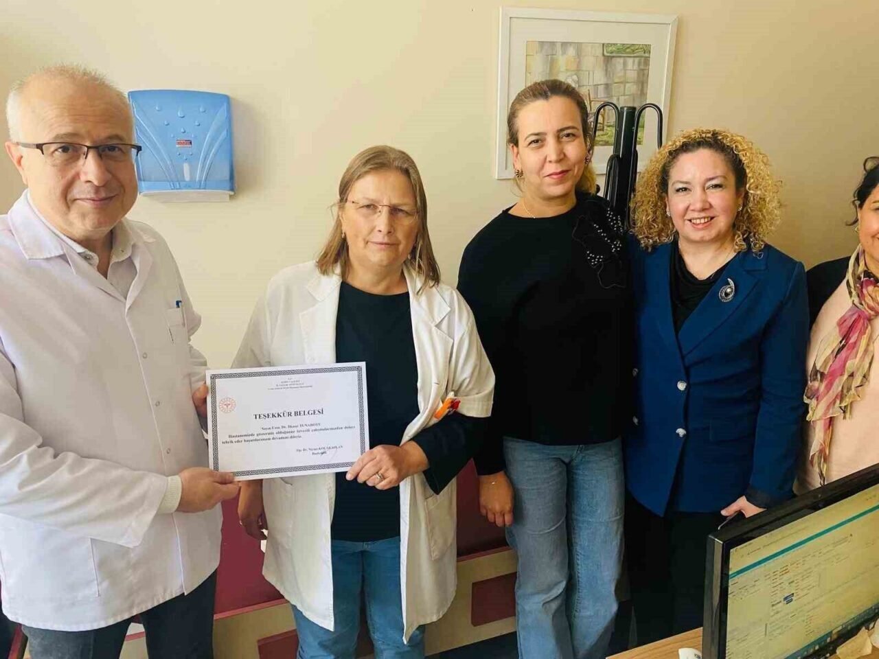 Hastalarından tam not alan sağlık çalışanlarına ödül