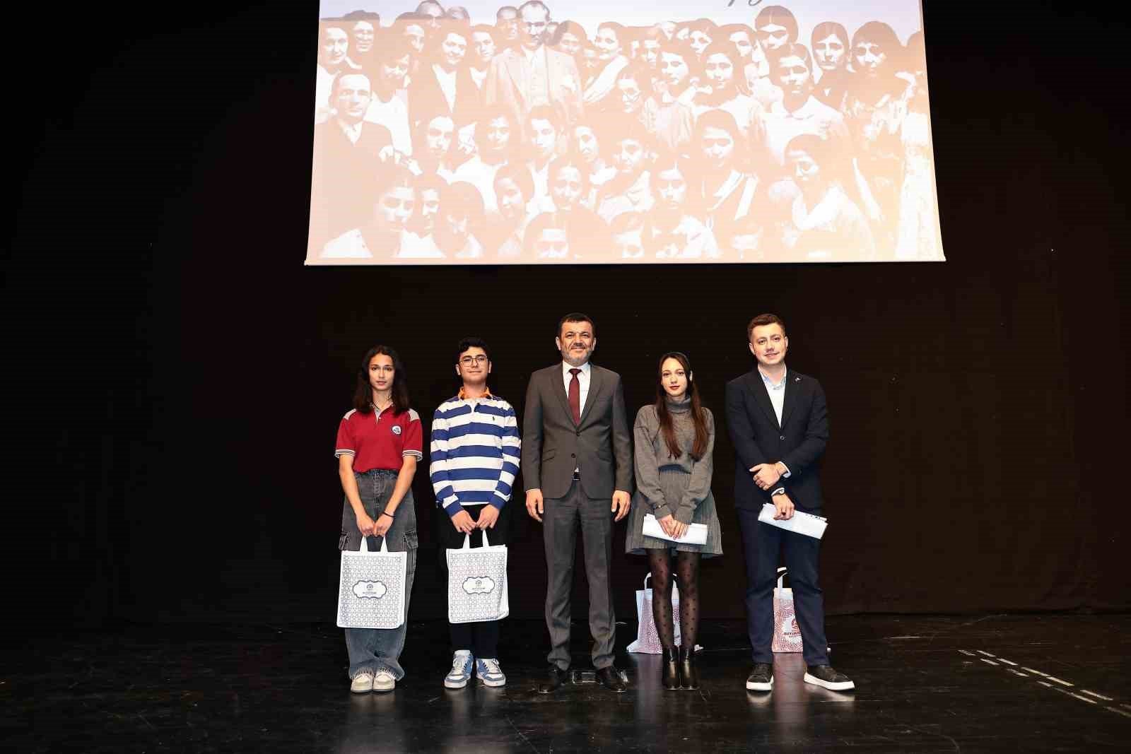 İmtihana hazırlanan gençlere kaynak kitap takviyesi başladı