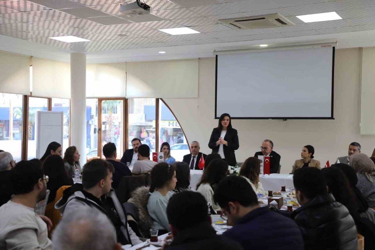 İmzalar Turgutlu için atıldı