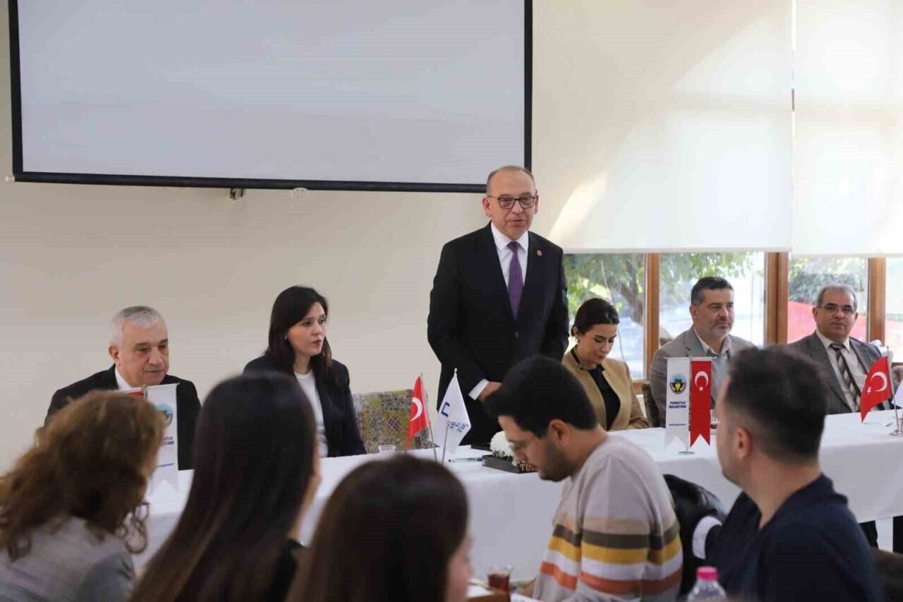 İmzalar Turgutlu için atıldı