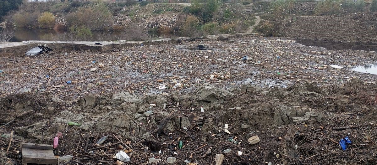 İnatçı sinemasının çekildiği tarihi taş köprü tekrar tıkandı