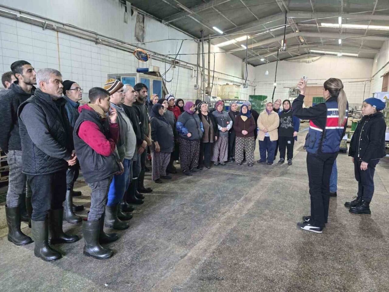 Jandarma ekipleri kadınları bilgilendirdi