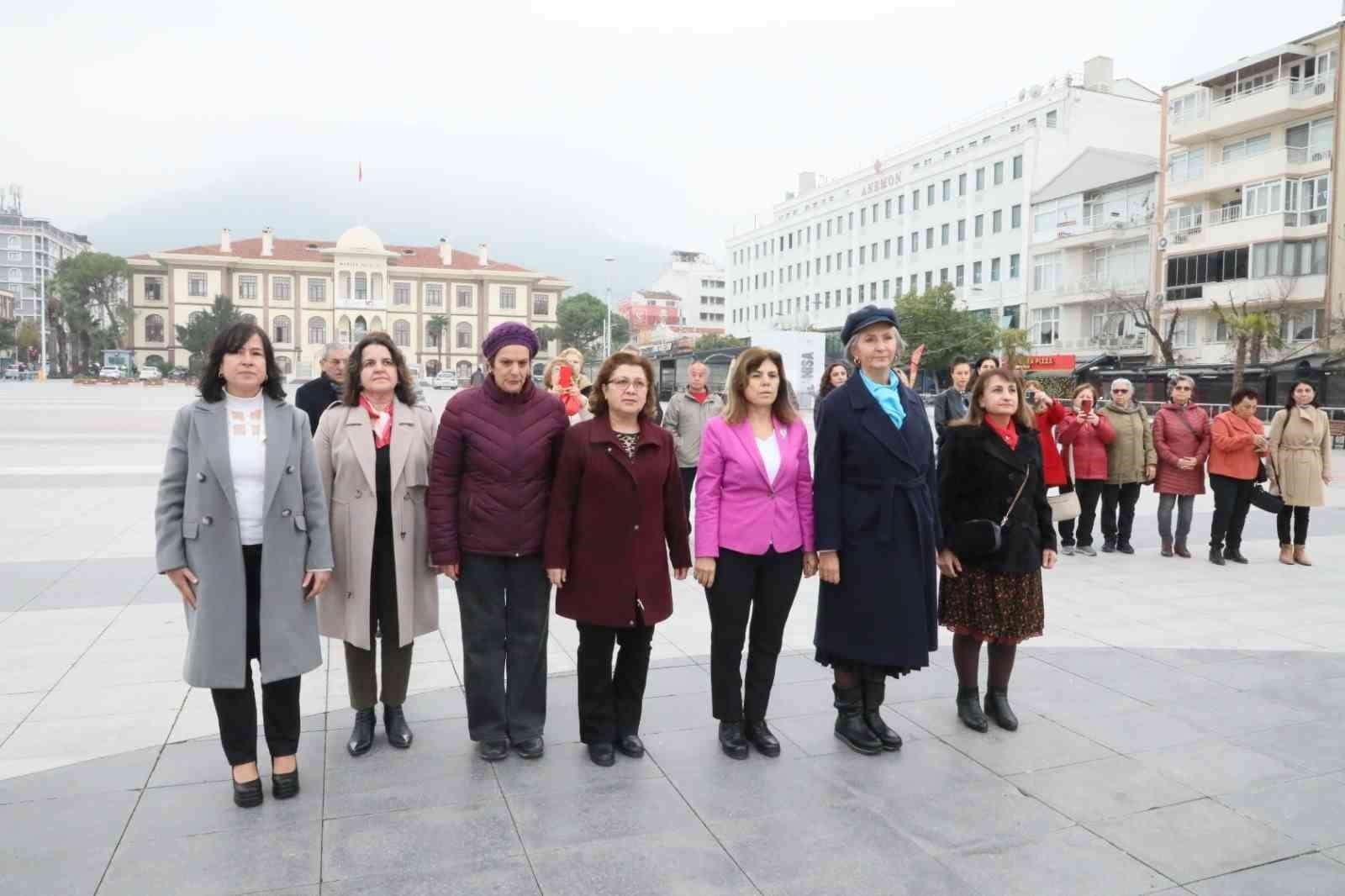 Kadınlar seçme ve seçilme haklarının yıldönümünü kutladı