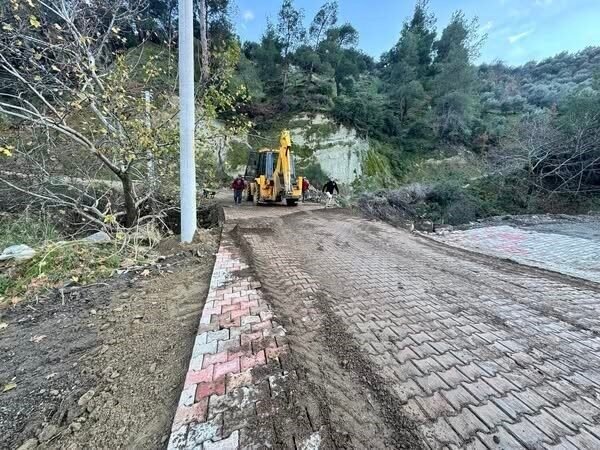 Karacasu’da yol çalışmaları sürüyor