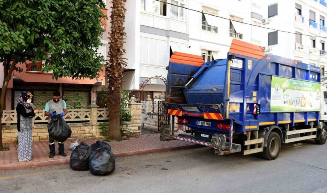 Antalya Muratpaşa Belediyesi’nin, atıkların ayrıştırılarak geri dönüşüme kazandırılmasını hedefleyen Çevreci