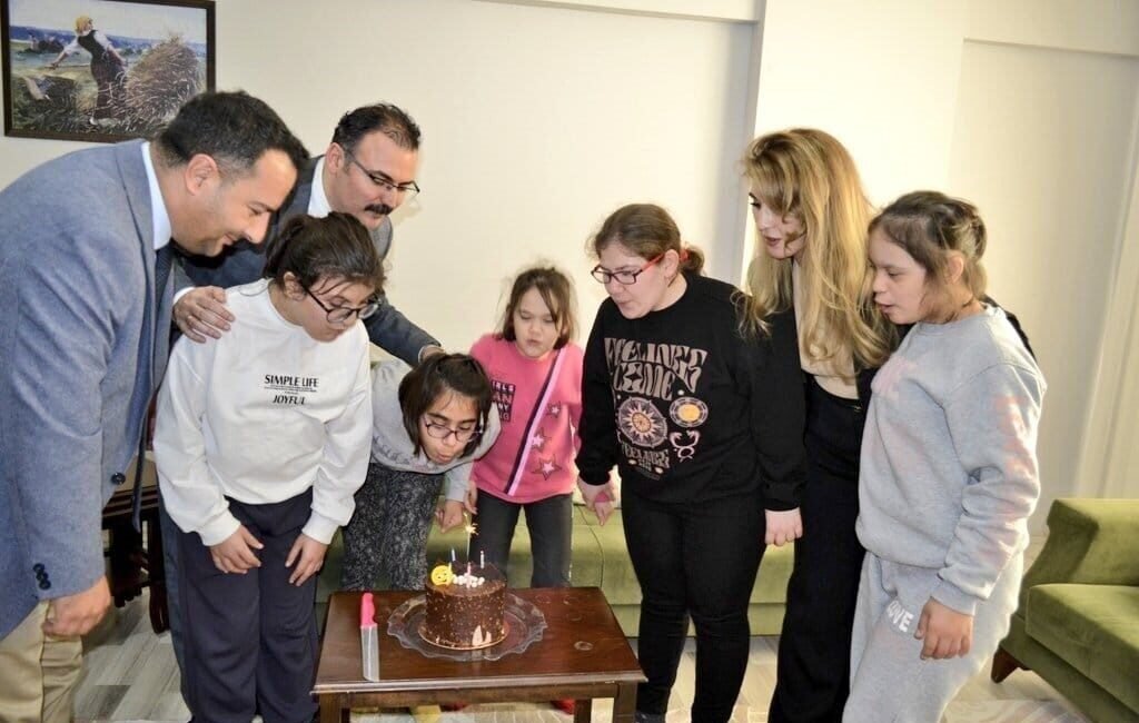 Sultanhisar Kaymakamı Ali Ekber Ateş Kız Umut Evi’ni ziyaret ederek