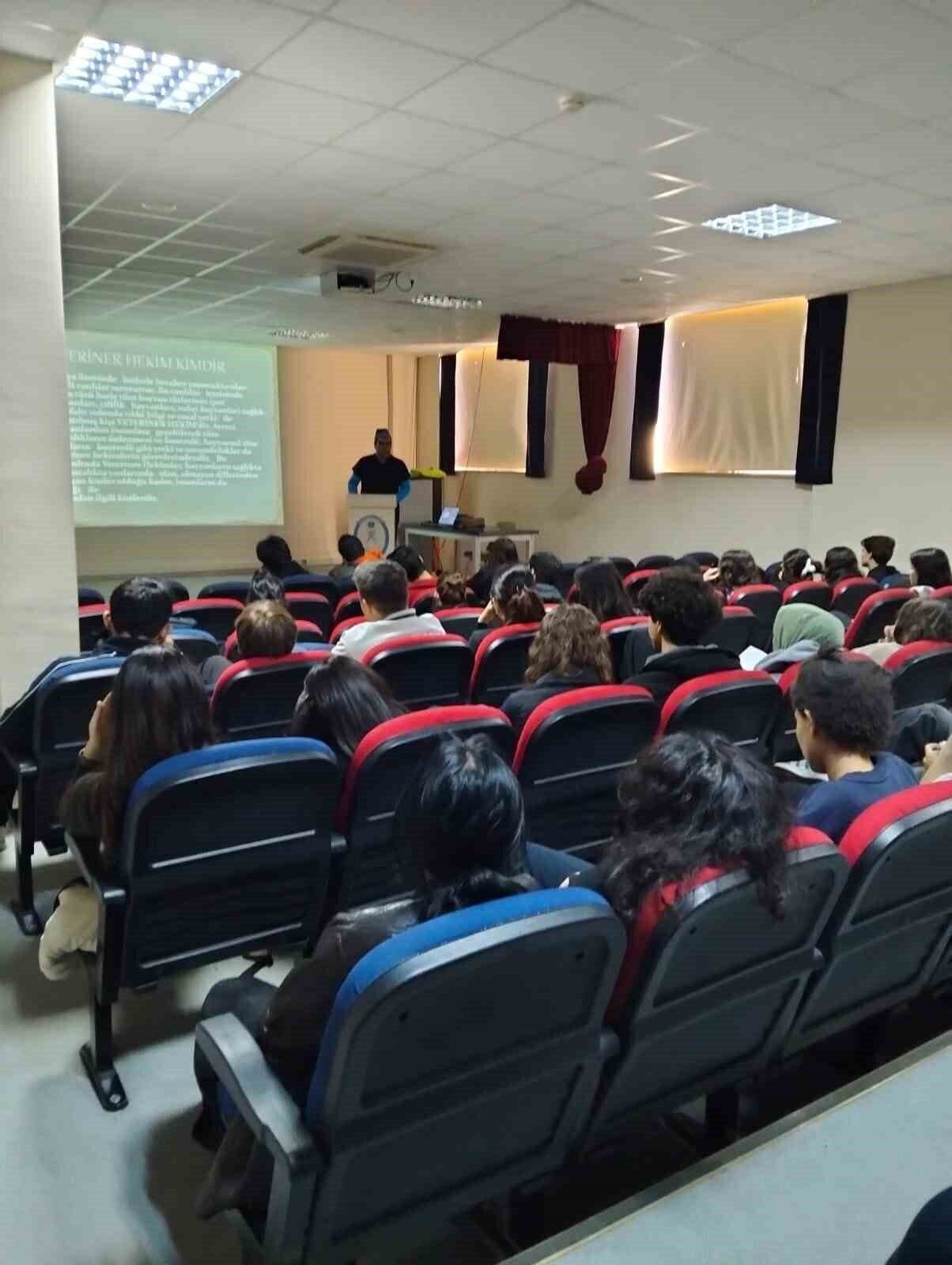 Kemer’de öğrencilere veterinerlik mesleği anlatıldı Kemer’de öğrencilere veterinerlik mesleği anlatıldı