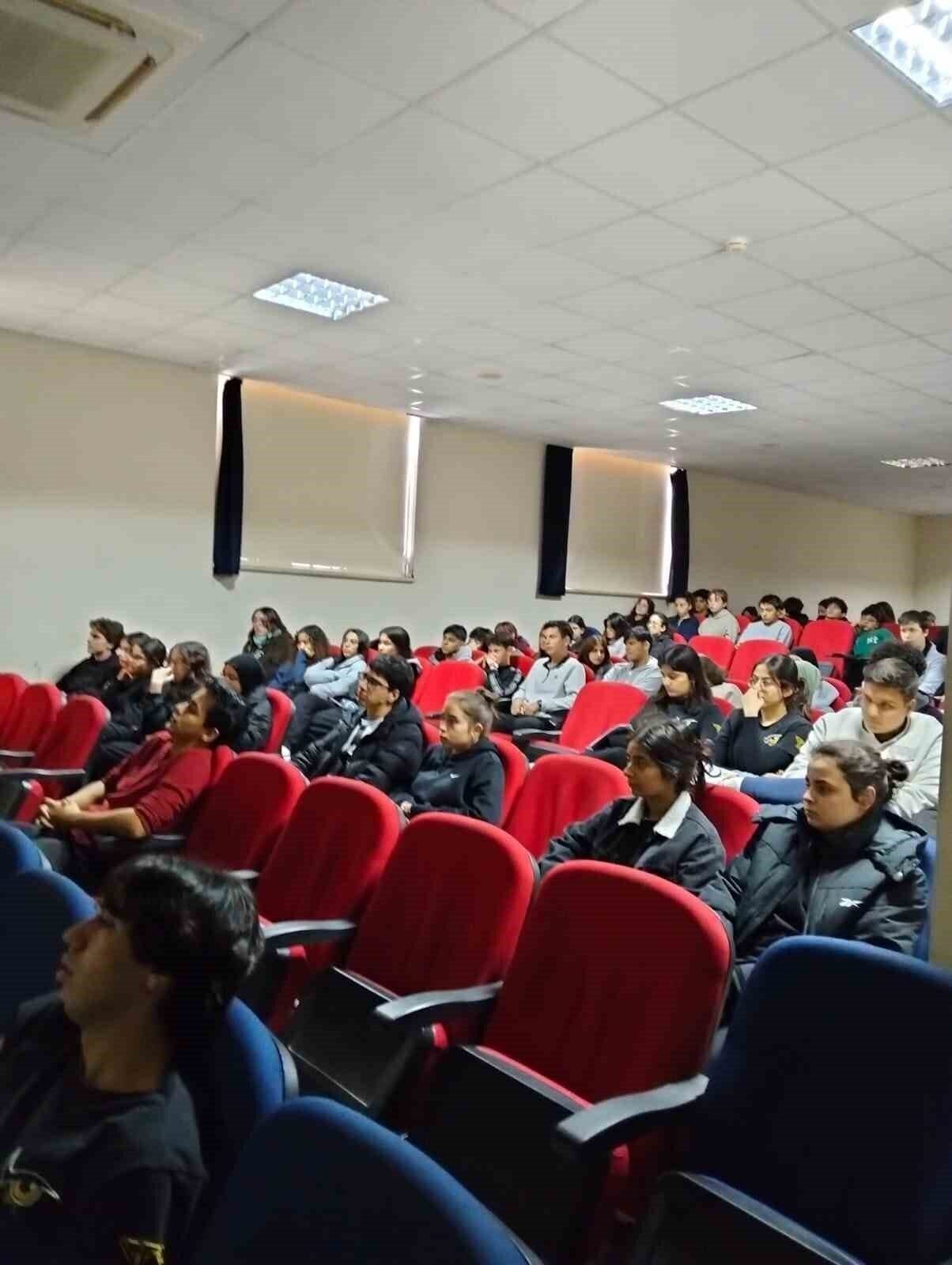 Kemer’de öğrencilere veterinerlik mesleği anlatıldı