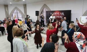 Kepez Belediyesi, sosyal etkinlikler kapsamında kadınlar matinesi düzenledi. Kepezli hanımlar,